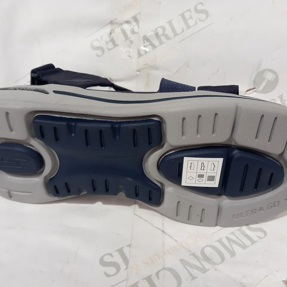 BOXED PAIR OF SKECHERS GO WALK ARCH FIT NAVY SANDALS - SIZE 7