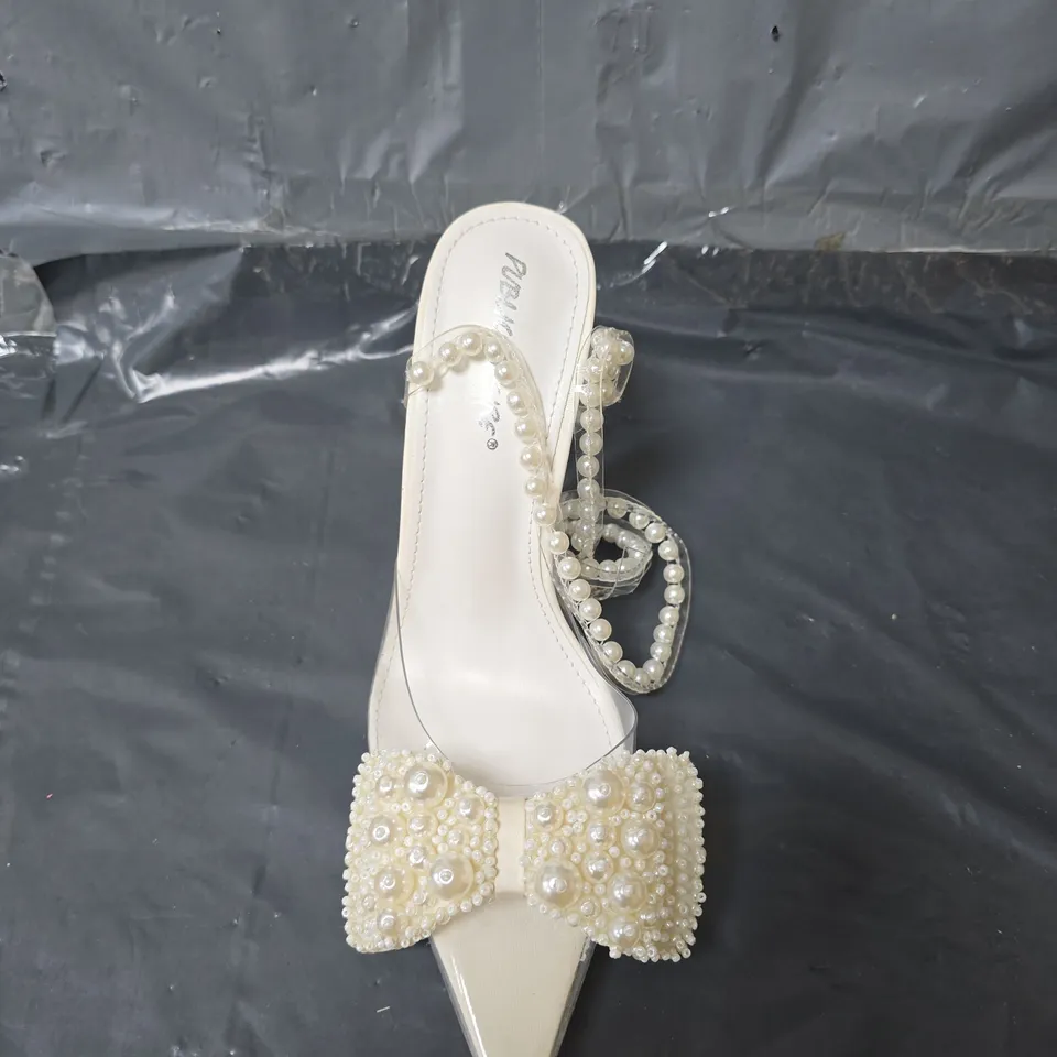 MIDNIGHT LACE HEELED SHOES - WHITE  - UK SIZE 4