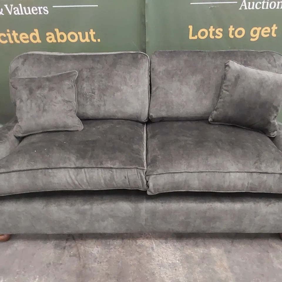 QUALITY DESIGNER THE DOWNTON 3 SEATER SOFA 