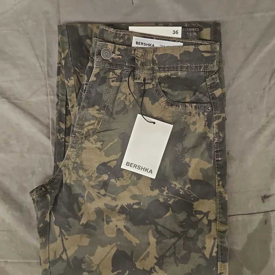 BERSHKA STRAIGHT LOW WAIST PANTS IN CAMO SIZE UK 08