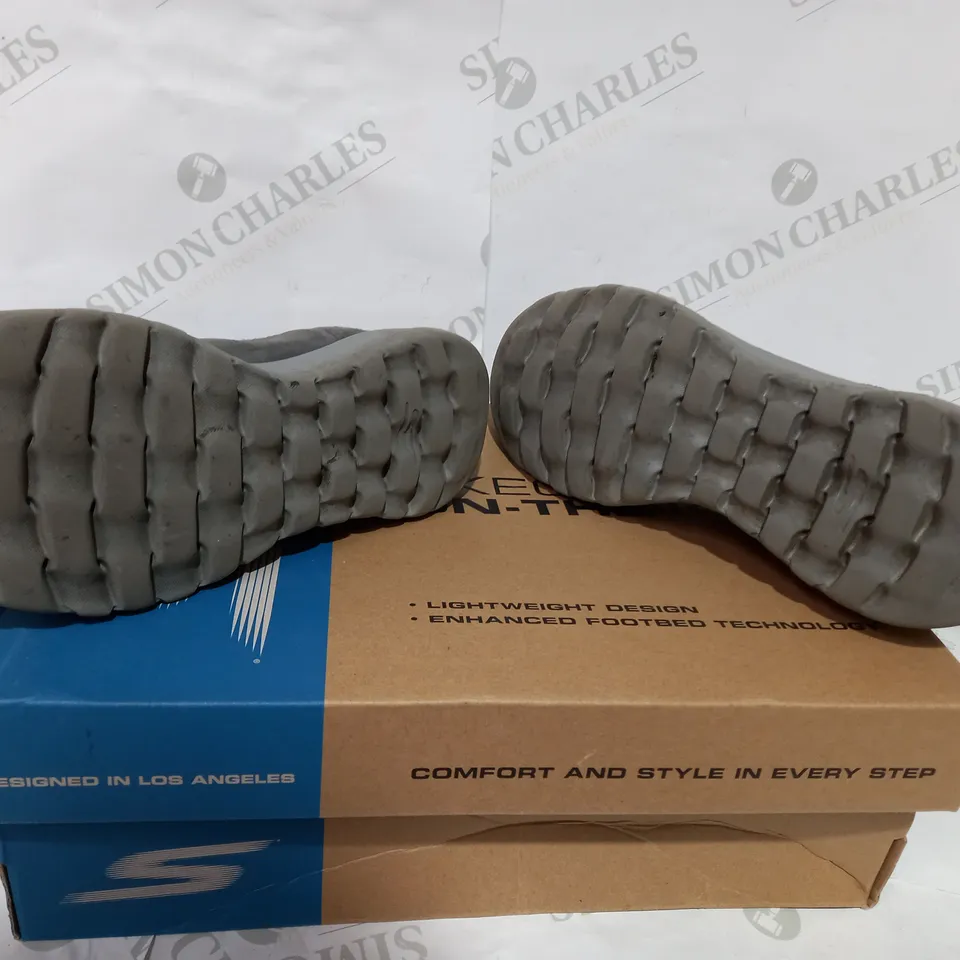 BOXED PAIR OF SKECHERS CHARCOAL ZIP ANKLE BOOT  - SIZE 5.5