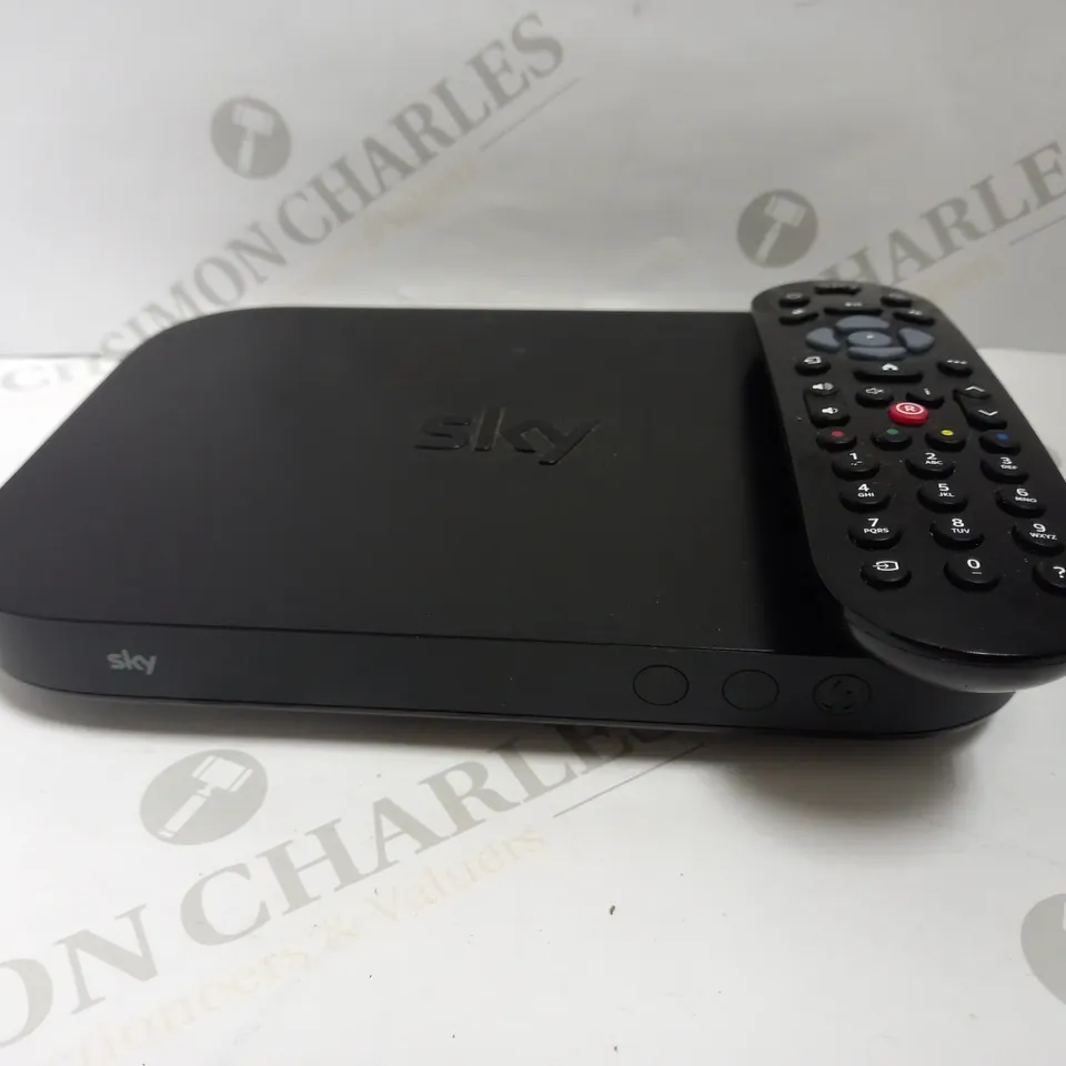 SKY EM150 Q MINI BOX WITH REMOTE