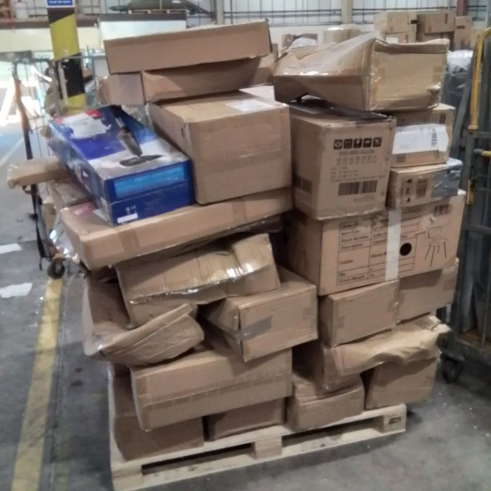 PALLET OF NEO PRODUCTS AND ASSORTED HOUSEHOLD GOODS TO INCLUDE;CHAIR,TREE SKIRTS,STEAMER MOP,CHRISTMAS TREE LED DECORATION 
