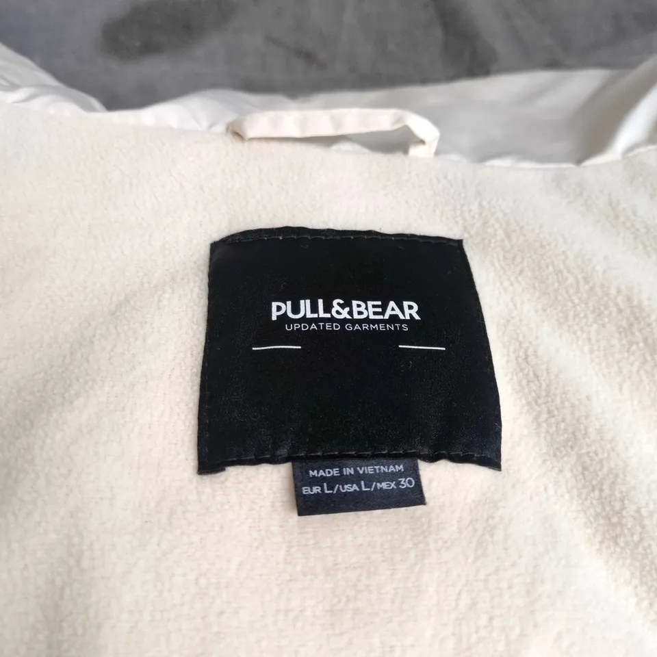 PULL&BEAR PUFFER JACKET IN CREAM SIZE L