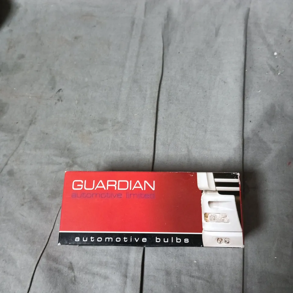 BOX OF APPROXIMATELY 12 ASSORTED AUTOMOTIVE ITEMS INCLUDING UNIVERSAL CONTROLLER , CAR BULBS AND WHEEL HUB REPAIR