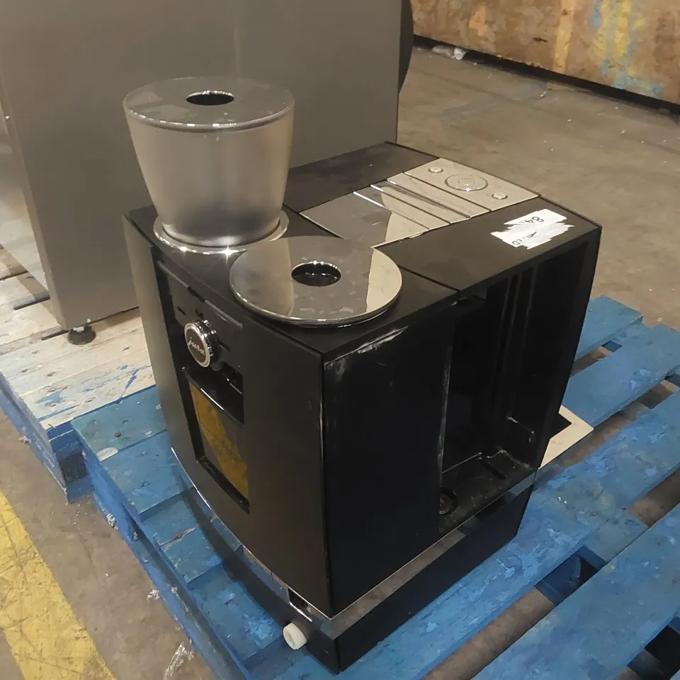 JURA GIGA COMMERCIAL COFFEE MACHINE 