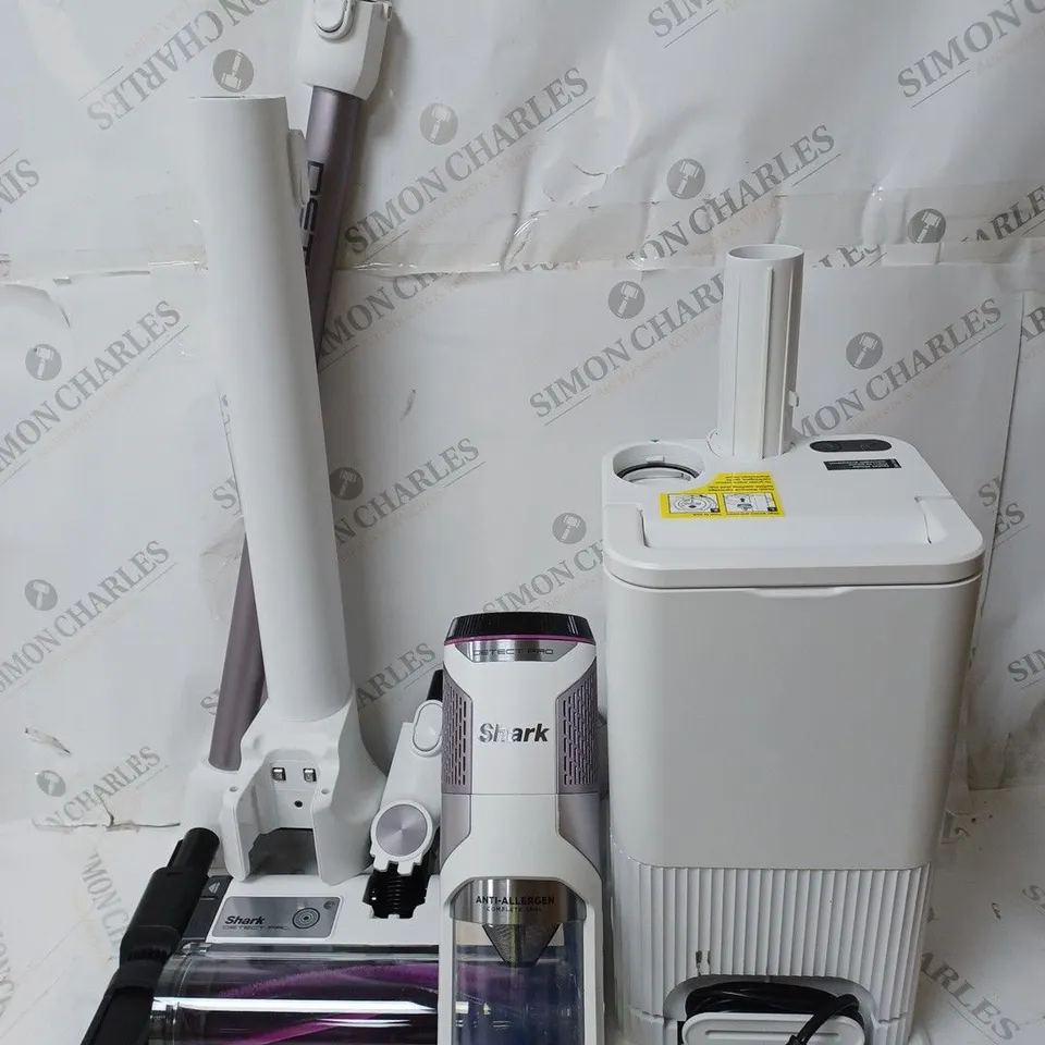 BOXED SHARK DETECT PRO 1.3L AUTO EMPTY VACUUM CLEANER IW3510UK