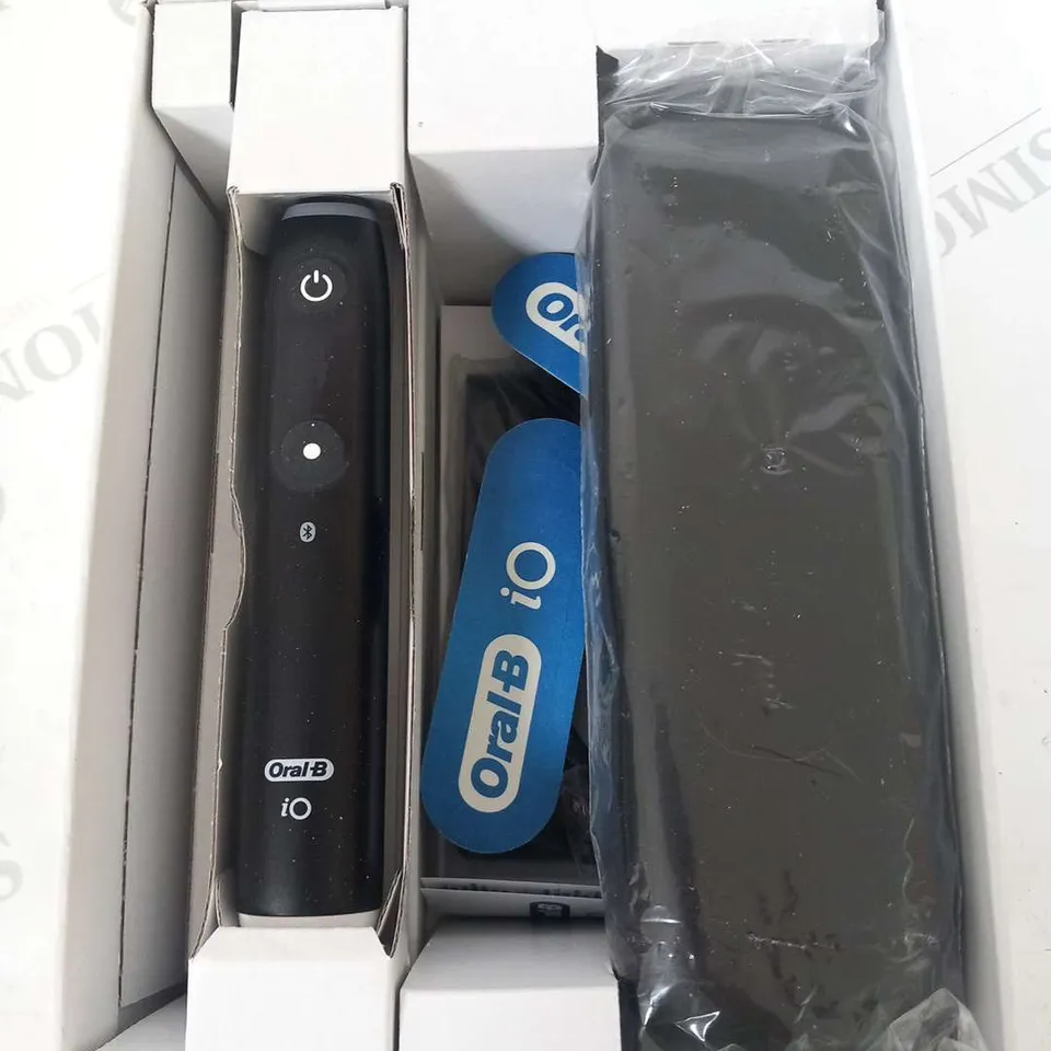 BOXED ORAL-B IO SERIES 6 ELECTRIC TOOTHBRUSH