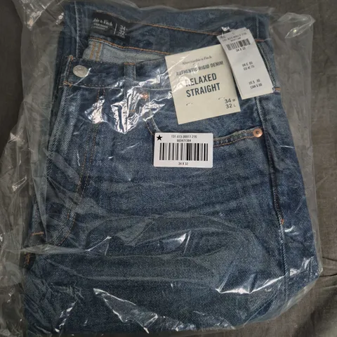 BAGGED ABERCROMBIE & FITCH AUTHENTIC RIGID DENIM RELAXED STRAIGHT JEANS IN BLUE - 34W/32L