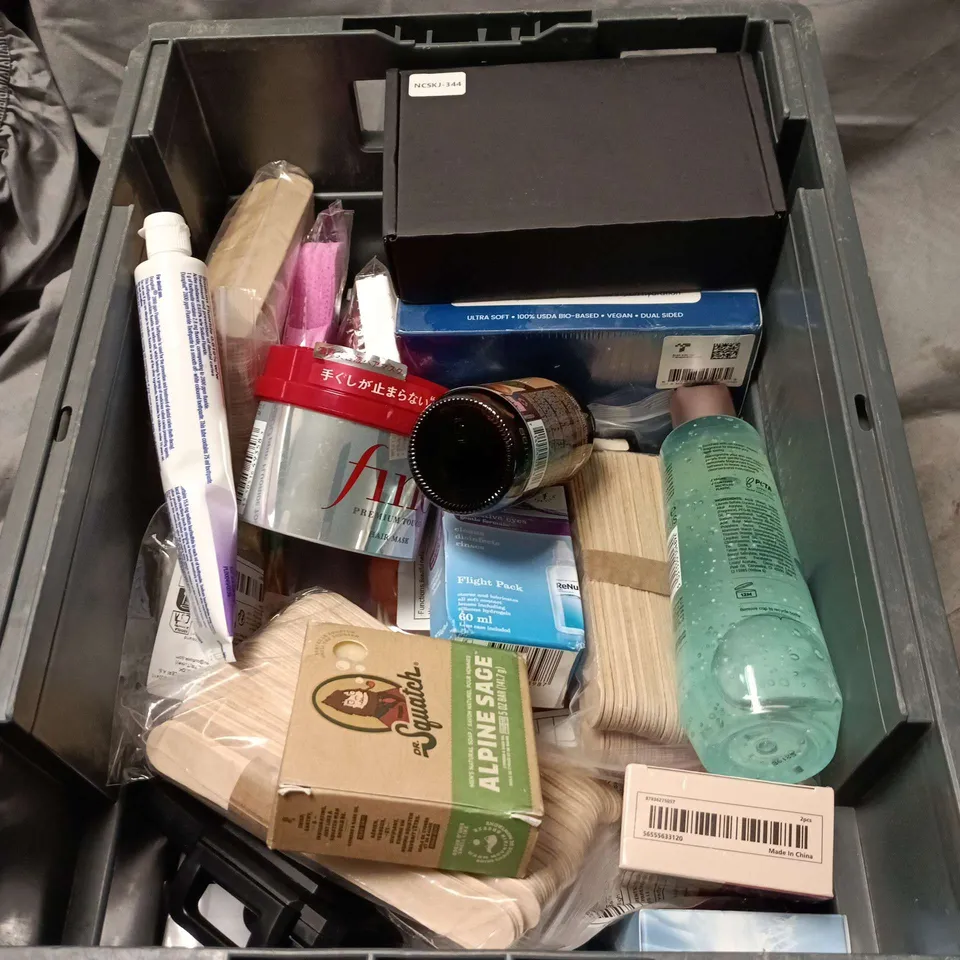 APPROXIMATELY 15 ASSORTED COSMETIC ITEMS TO INCLUDE DR SQUATCH, COLGATE, SANCTUARY SPA BODY WASH, DENTAL FLOSS BOX, BLACK CASTOR OIL, EYE DROPS ETC