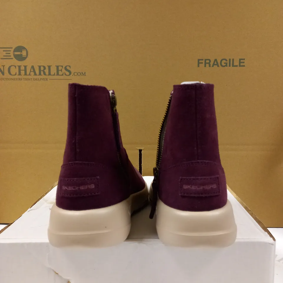 SKECHERS ZIP ANKLE BOOT BURGUNDY - SIZE 4