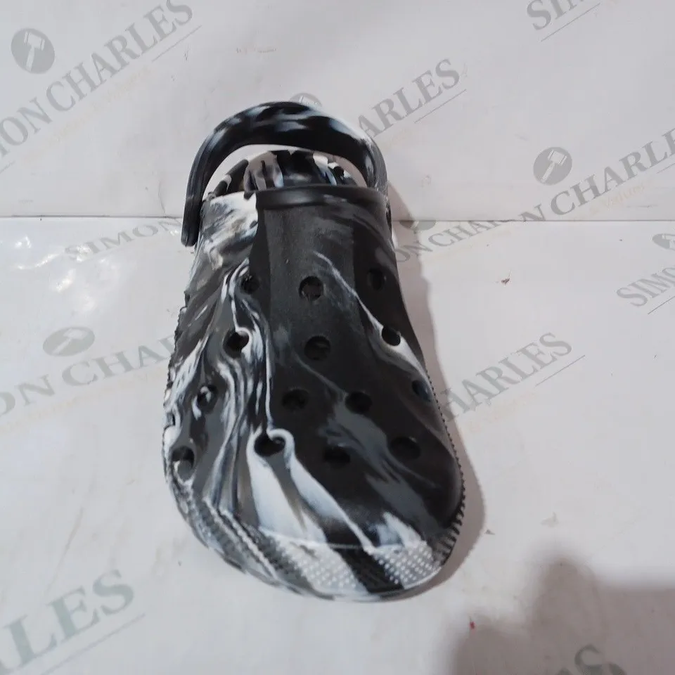 PAIR OF CROCS BAYA MARBLES CLOGS IN BLACK/WHITE UK SIZE M9/W10