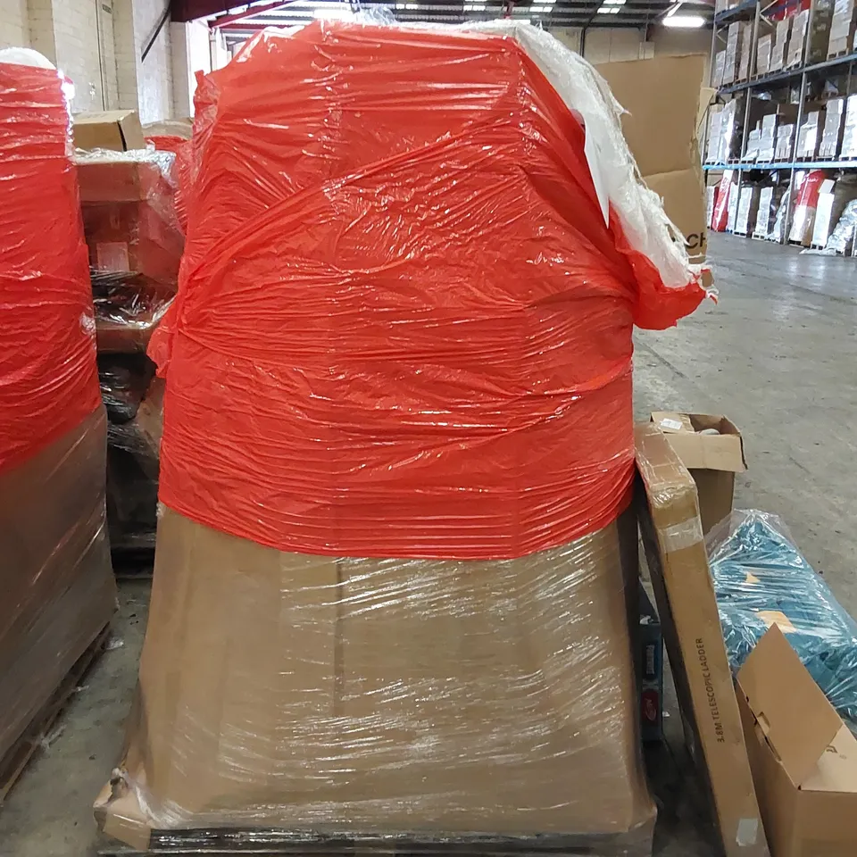 PALLET OF ASSORTED ITEMS INCLUDING: TELESCOPIC LADDER, PAINT SPRAYER, BEAN BAG, NERF GUN