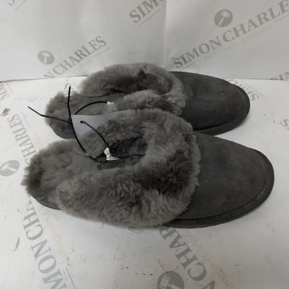 PAIR OF EMU NEST JOLIE SHEEPSKIN SLIPPERS IN CHARCOAL - SIZE 6