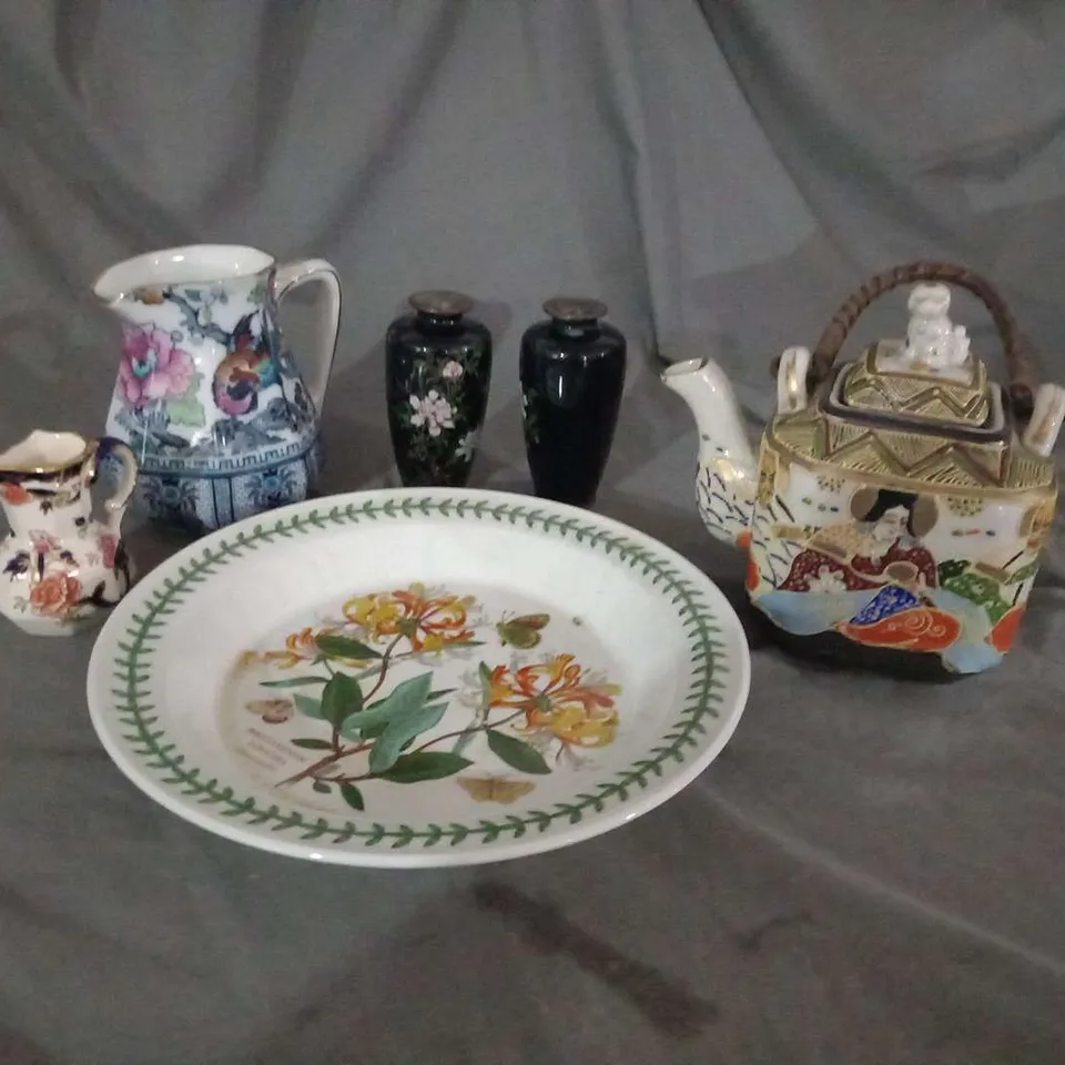 SMALL COLLECTION OF ASSORTED POTTERY