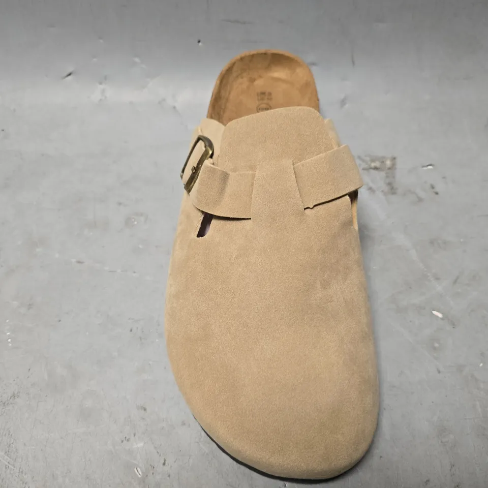 BRAVE SOUL LONDON LIGHT TAN CLOGS - UK  9 