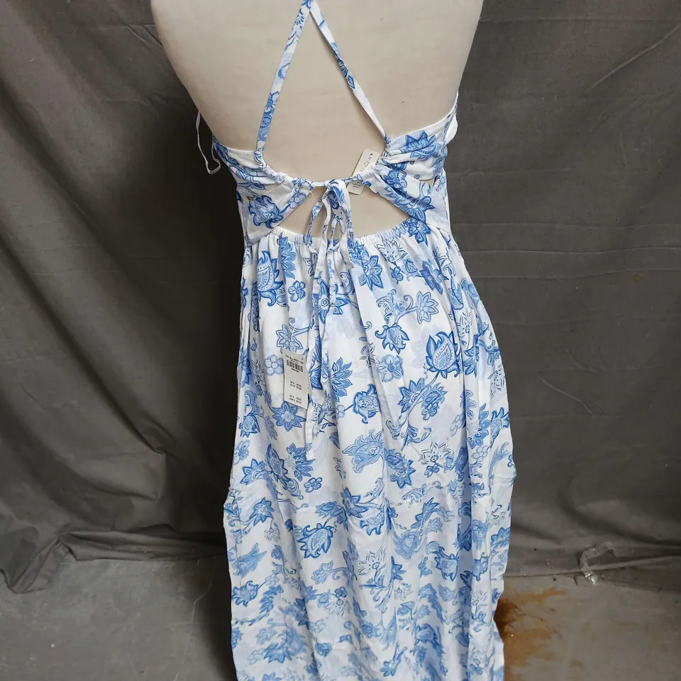 HOLLISTER OPEN BACK DRESS IN BLUE/WHITE SIZE M