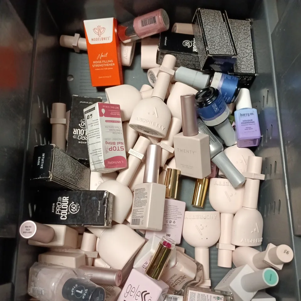 APPROXIMATELY 20 BOTTLES OF NAIL VARNISH TO INCLUDE ANDPRETTY, GELESSE AND MANICURIST