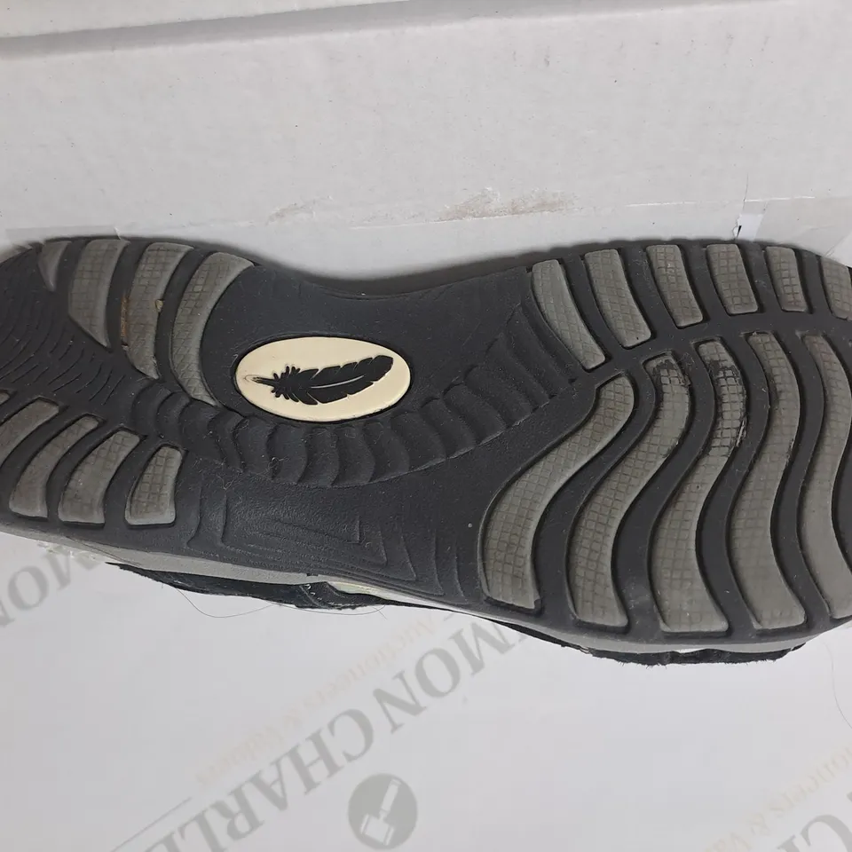 BOXED OPEN TOE SANDALS BLACK VELCRO STRAP SIZE 5