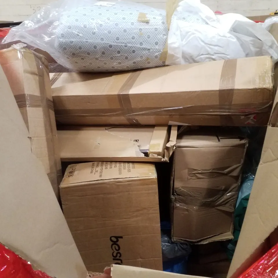 PALLET CONTAINING ASSORTED PRODUCTS INCLUDING MINI RICE COOKER, POP UP TENT, HIGH CHAIR FOOTREST, RUGS & ARTIFICIAL GRASS