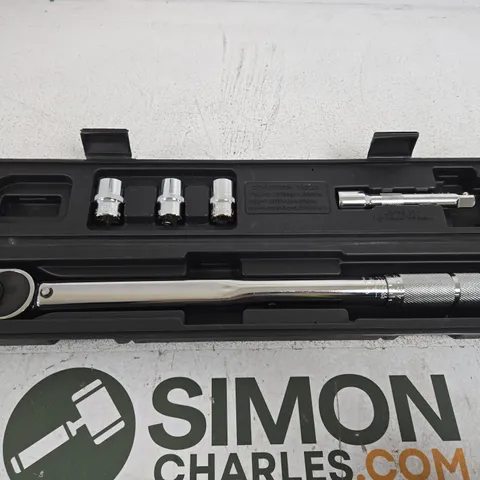 CHROME TORQUE WRENCH SET WITH SOCKETS IN BLACK PLASTIC CASE