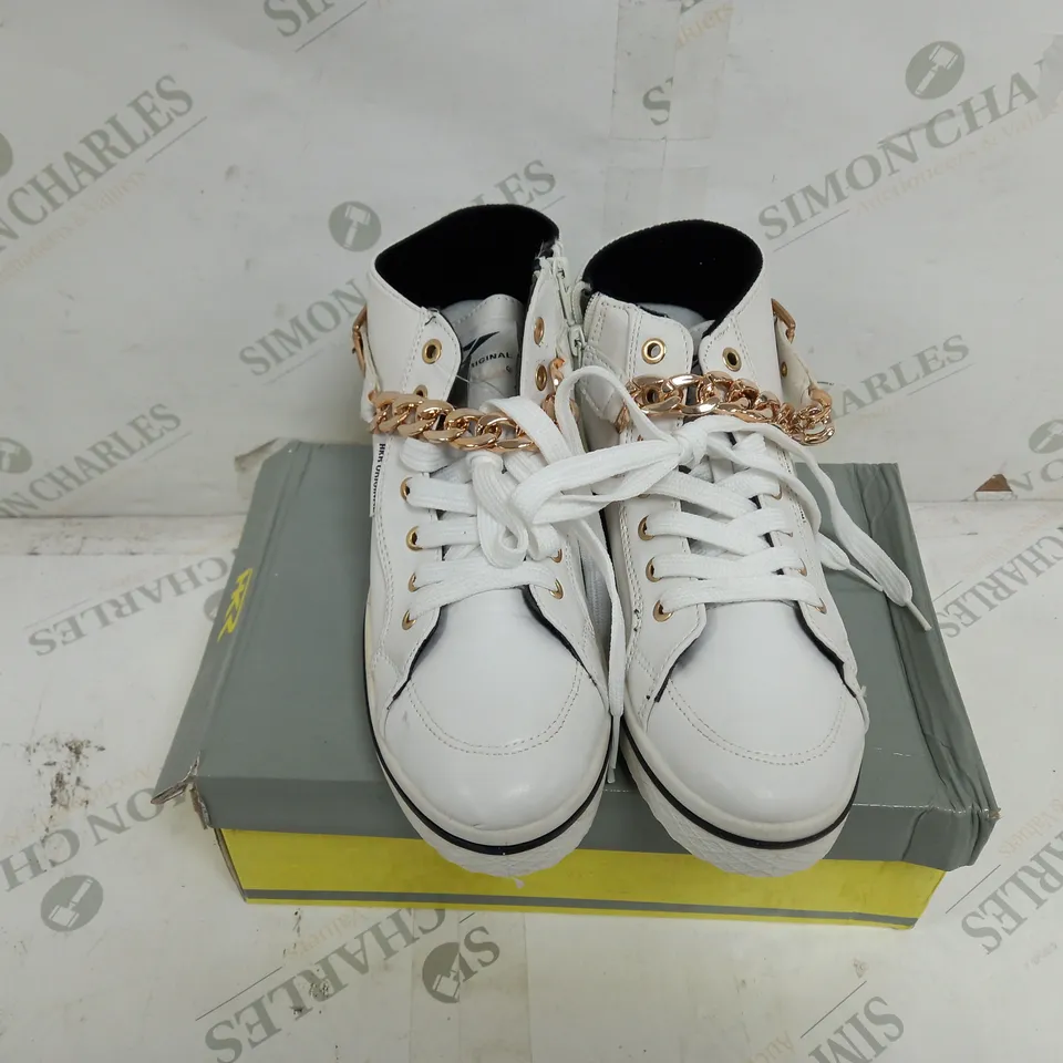 APPROXIMATELY 6 BOXED PAIRS OF HKR TRAINERS IN WHITE TO INCLUDE SIZES 36, 39, 40, 41
