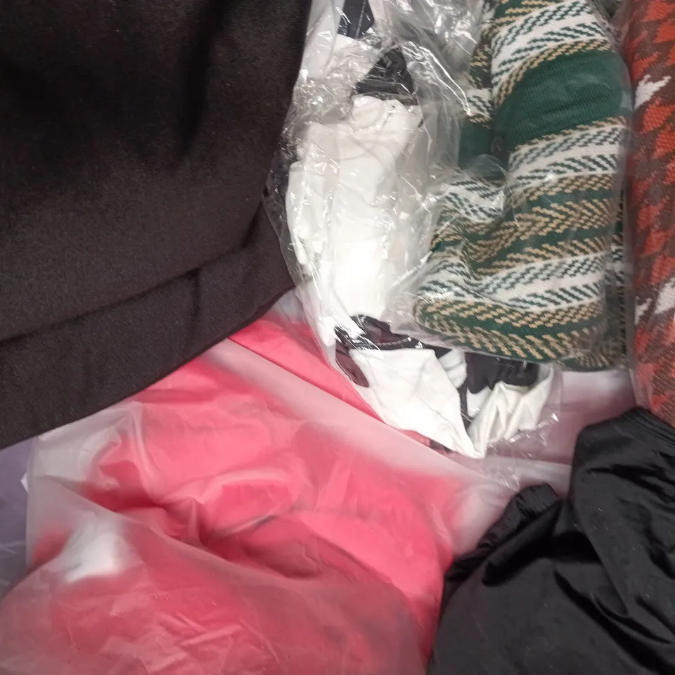 APPROXIMATELY 20 ASSORTED CLOTHING AND FASHION PRODUCTS IN VARIOUS STYLES AND SIZES - COLLECTION ONLY