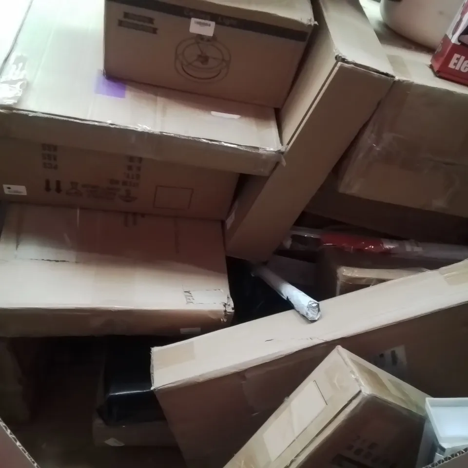 PALLET CONTAINING VARIOUS ASSORTED BOXED HOUSEHOLD ITEMS TO INCLUDE: KITCHEN STORAGE UNIT, CEILING LIGHT, GARDEN KNEELER SEAT, ELECTRONIC VIOLIN, ROLLER BIND AND LOTS MORE UNMARKED BOXED ITEMS 