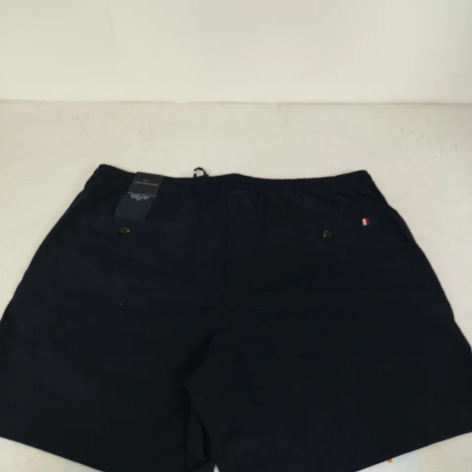 TOMMY HILFIGER DOVER 6IN REGULAR FIT SHORTS – NAVY, UK 38