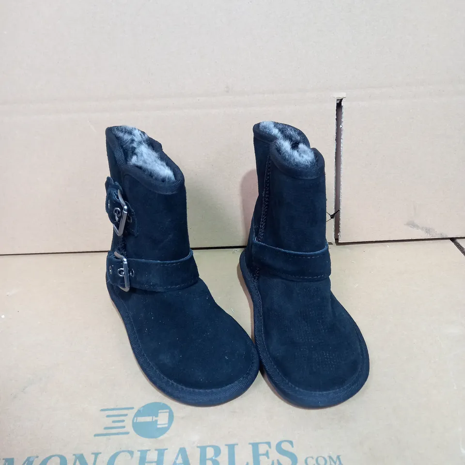 PAIR OF CHILDRENS SIZE 10 NEXT BLACK FOOTWEAR