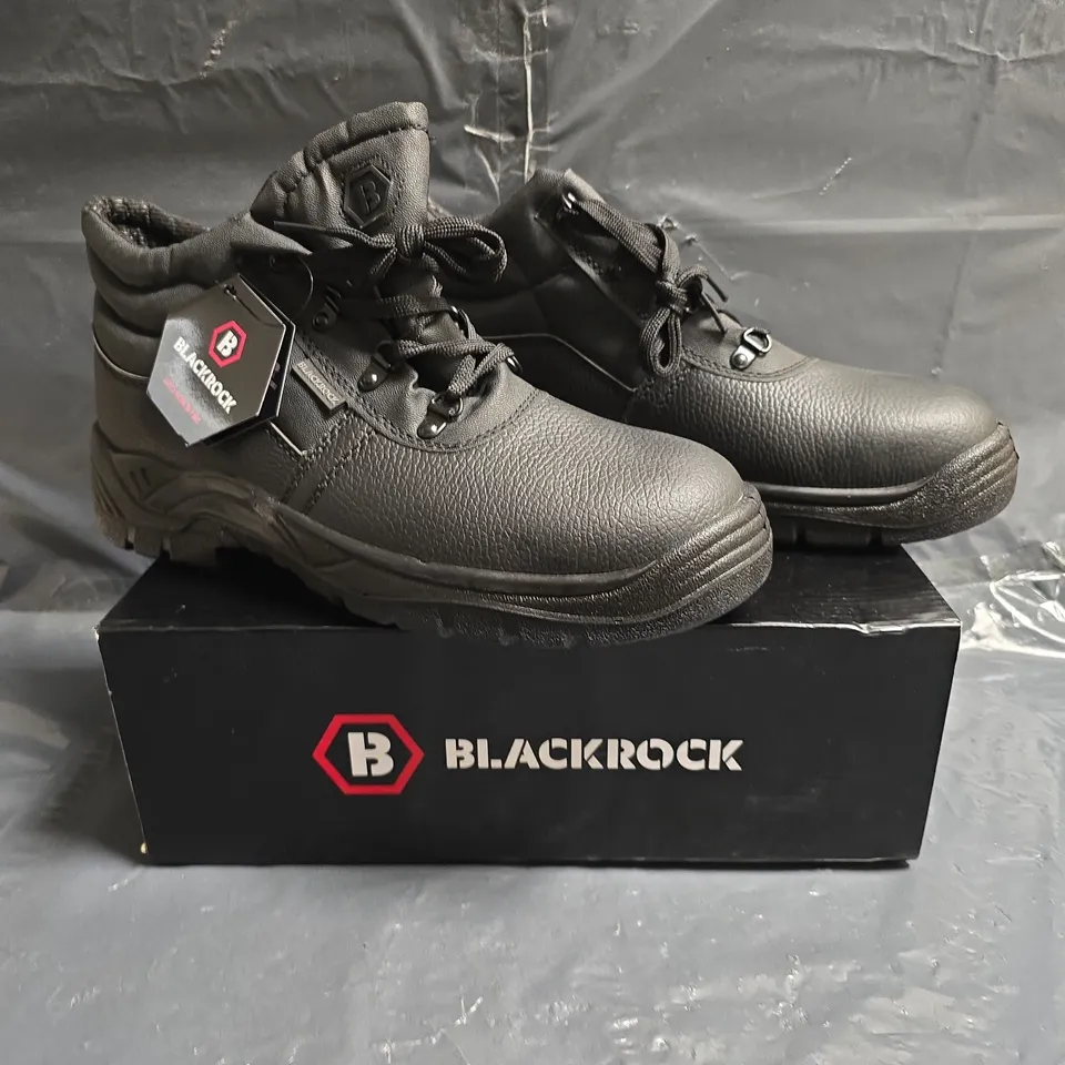 BOXED PAIR OF BLACKROCK CHUKKA BOOTS IN BLACK SIZE UK 10