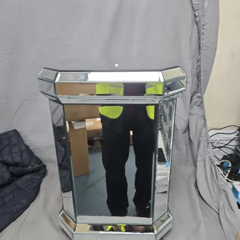 PLINTH READY ASSEMBLED MIRRORED LAMP TABLE