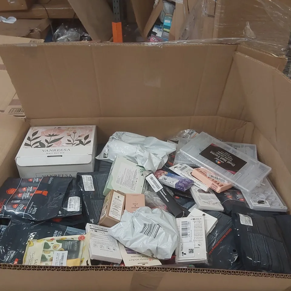 PALLET CONTAINING A VERY LARGE QUANTITY OF ASSORTED COSMETICS ITEMS