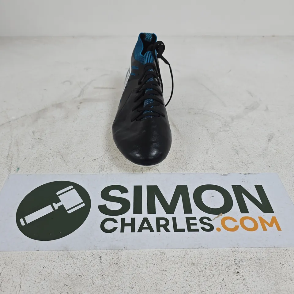 UNBOXED PAIR OF UMBRO MEDUS II ELITE FOOTBALL BOOTS IN BLACK - US 9