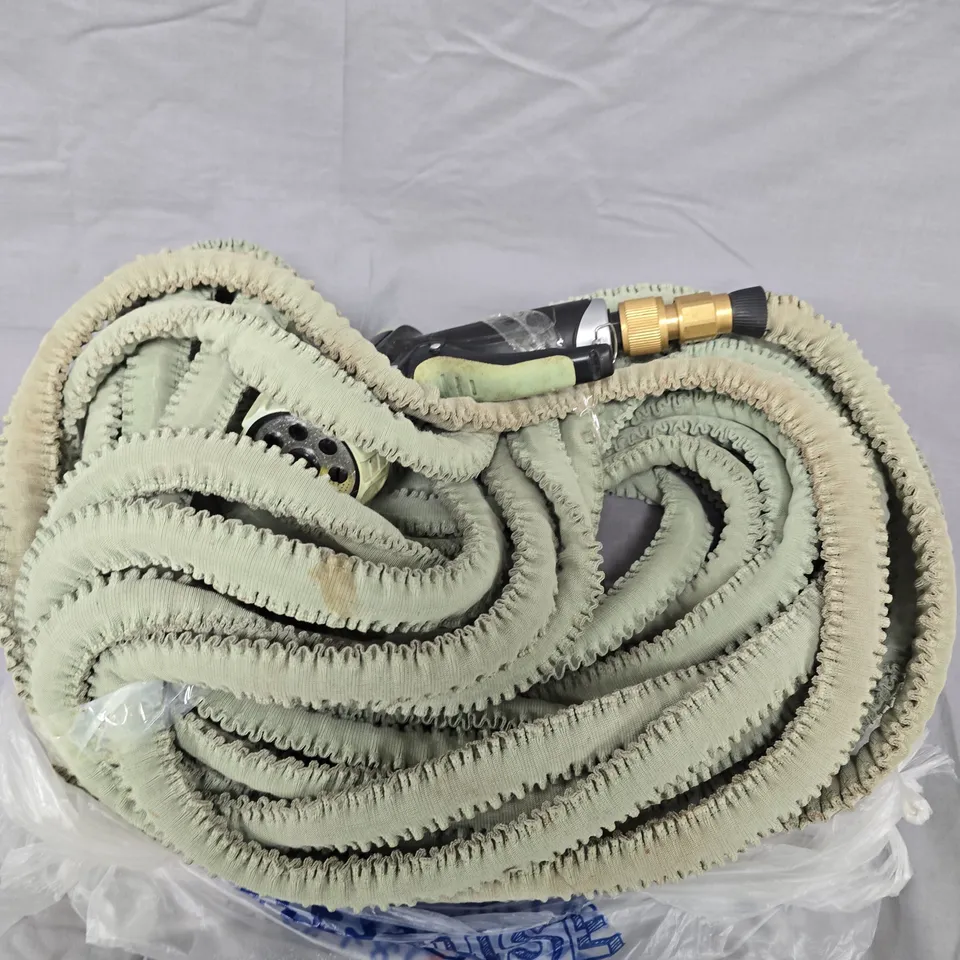 GRUMPY GARDENER REINFORCED EXPANDABLE HOSE WITH ACCESSORIES IN SAGE