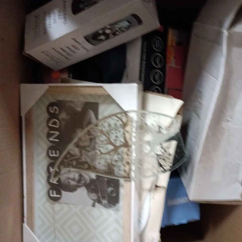 APPROXIMATELY 10 ASSORTED HOUSEHOLD PRODUCTS TO INCLUDE PICTURE FRAME, SNOW DECORATIONS, CANDLE ETC 