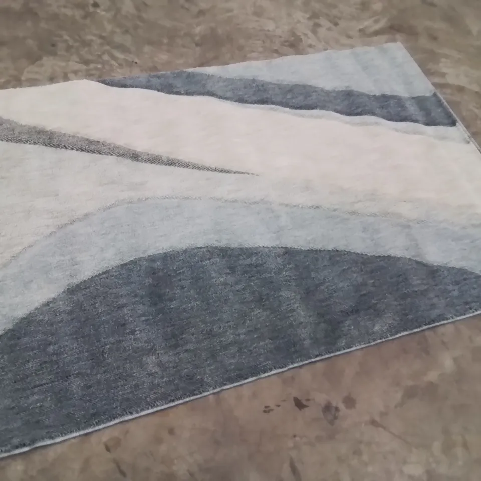 QUALITY DESIGNER AREA RUG - APPROXIMATELY 170X115CM