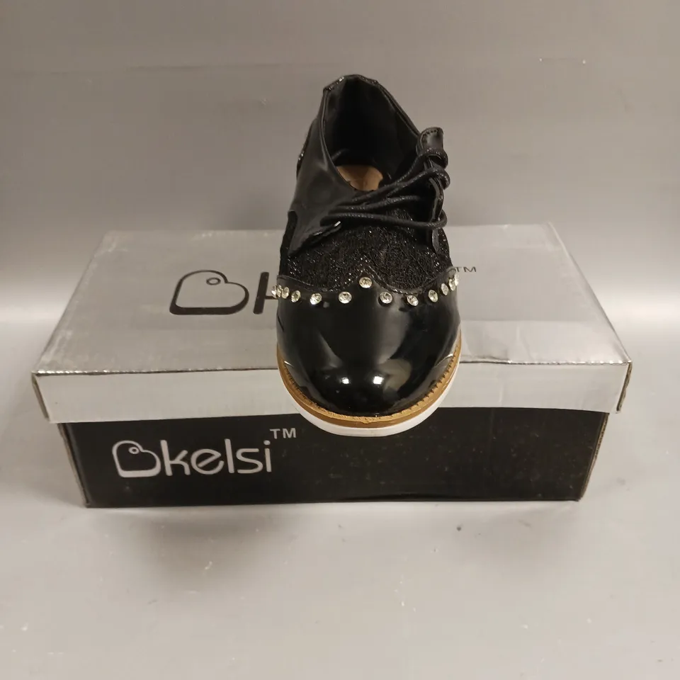BOXED PAIR OF KELSI LACED SEQUINED SHOES IN BLACK - 3