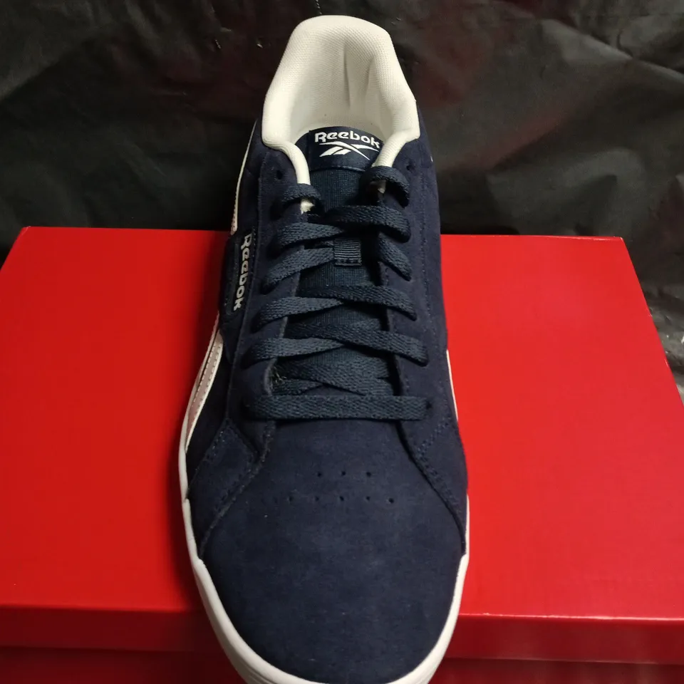 BOXED PAIR OF REEBOK COURT RETRO UNISEX TRAINERS – UK 11 NAVY/BLACK/WHITE 