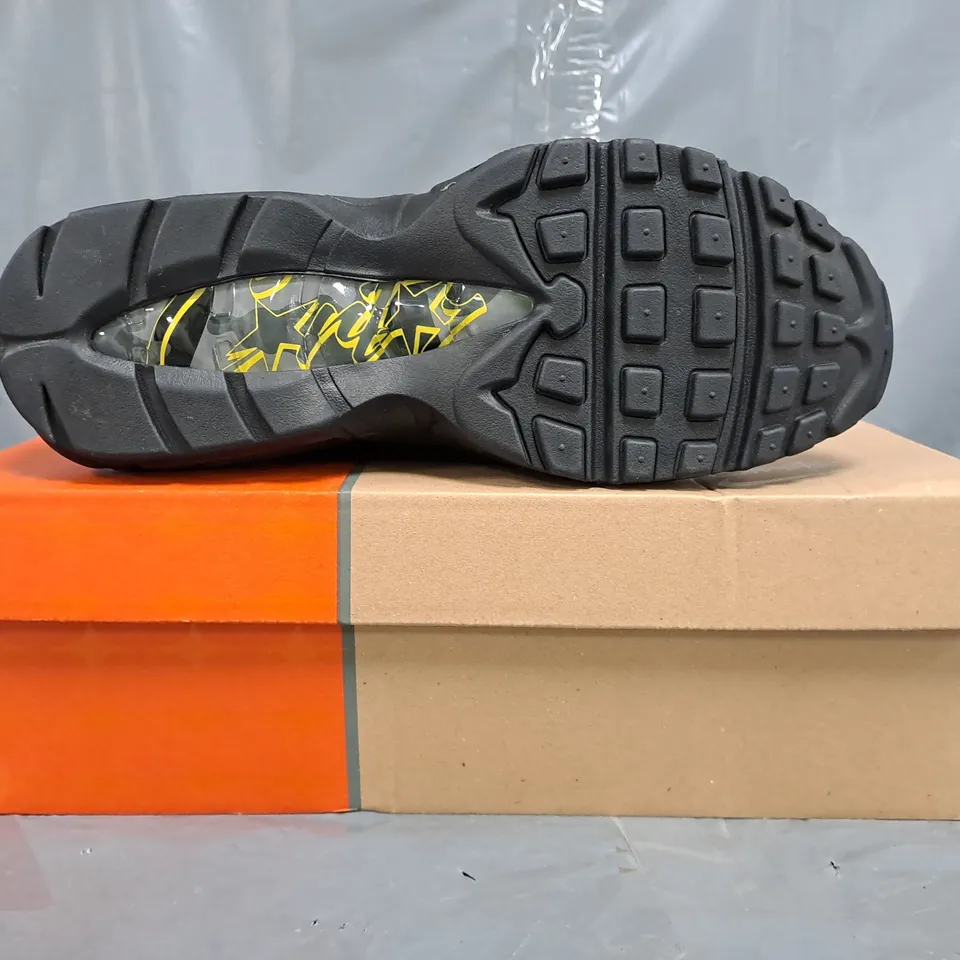 BOXED PAIR OF NIKE AIR MAX 95 SP SHOES IN BLACK SIZE UK 8