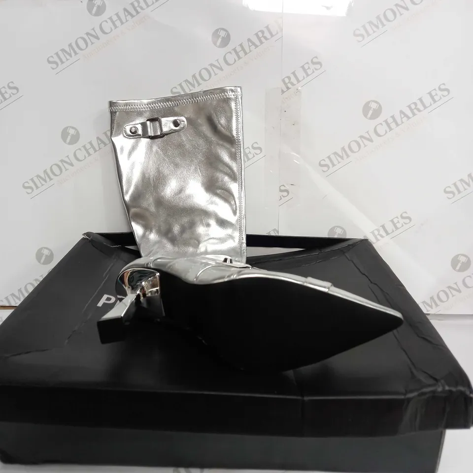 BOXED PRETTY LITTLE THING METALLIC BUCKLE HIGH HEELED KNEE BOOTS - UK 4 