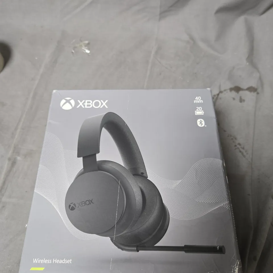 XBOX WIRELESS HEADSET – XBOX SERIES X|S, XBOX ONE, AND WINDOWS DEVICES