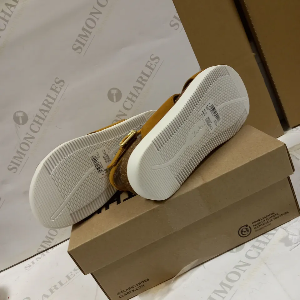 BRAND NEW CLARKS ELAYNE CROSS SANDAL SIZE 3 
