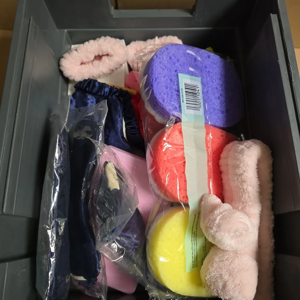 APPROXIMATELY 10 ASSORTED HEALTH & BEAUTY PRODUCTS TO INCLUDE SLEEP MASK, WATER FLOSSER, SPONGES ETC 