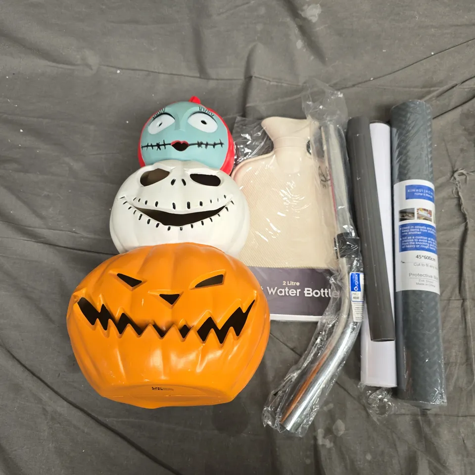 APPROXIMATELY 25 ASSORTED HOUSEHOLD PRODUCTS TO INCLUDE HOT WATER BOTTLES, PROTECTIVE MAT, CHROME BENT END, ETC - COLLECTION ONLY