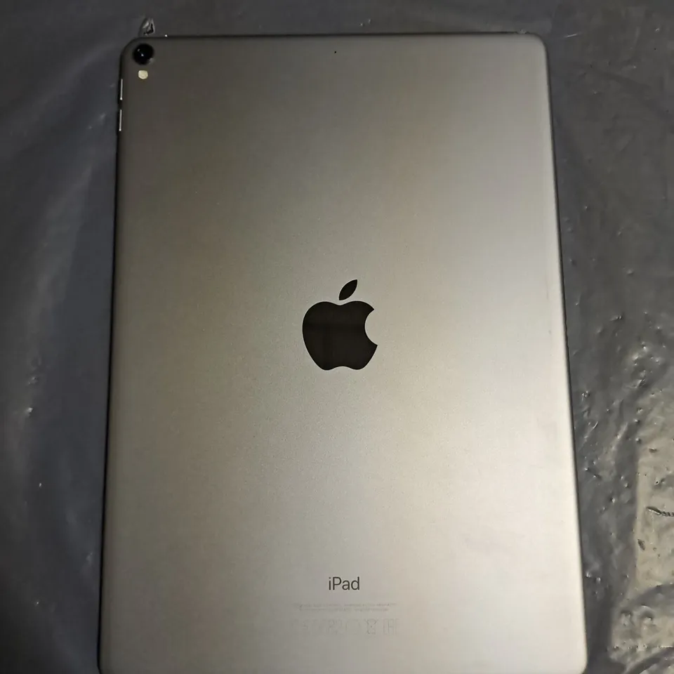 UNBOXED APPLE IPAD PRO 10.5" 64GB IN SILVER - A1701