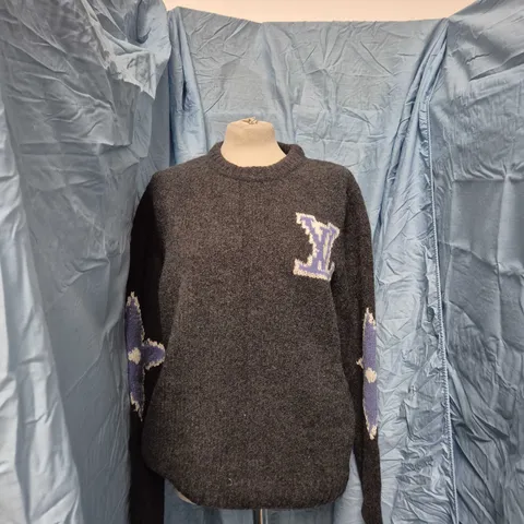 LOUIS VUITTON GREY WOOL-KNIT JUMPER WITH LV PATCH (PARIS)