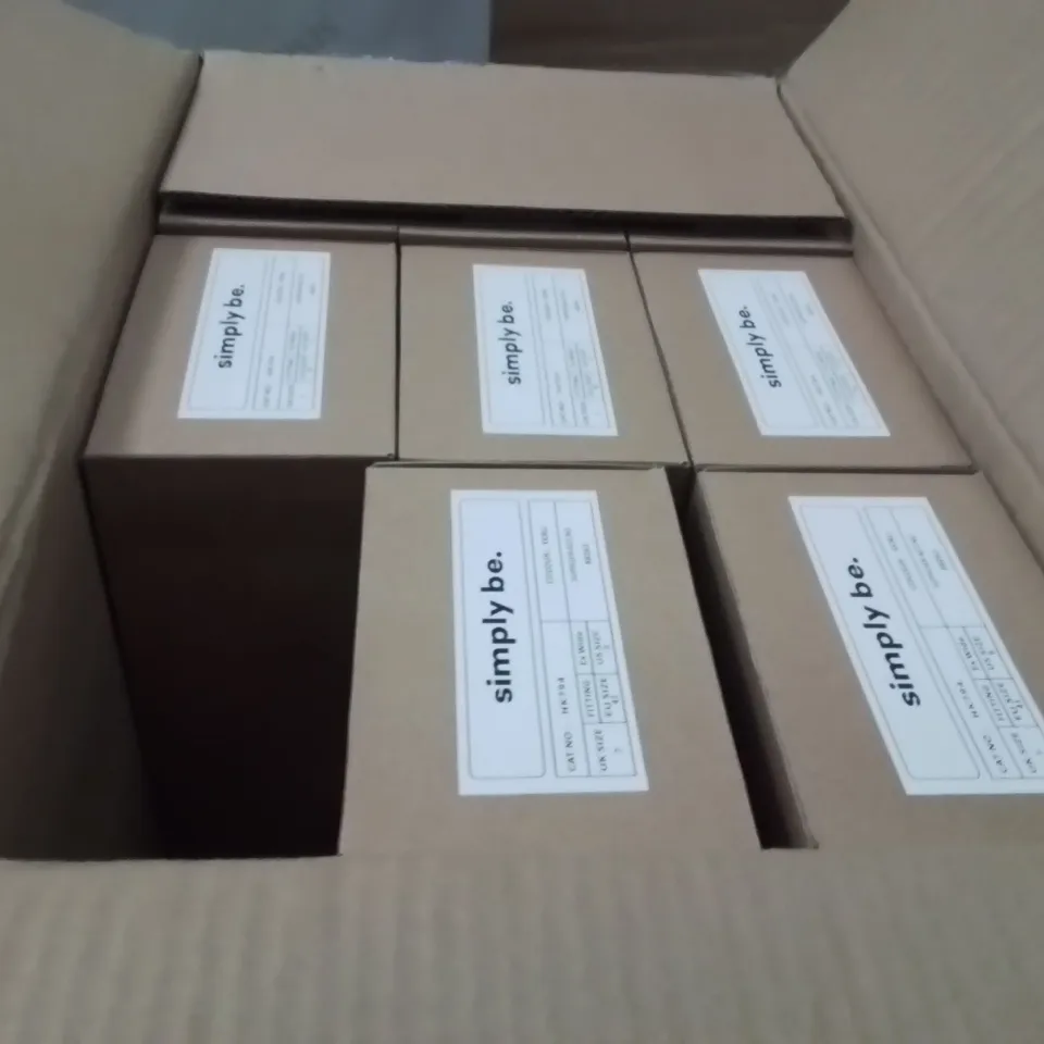 BOXED BRAND NEW APPROXIMATELY 9 SIMPLY BE BROOK EX WIDE SHOES SIZE 7