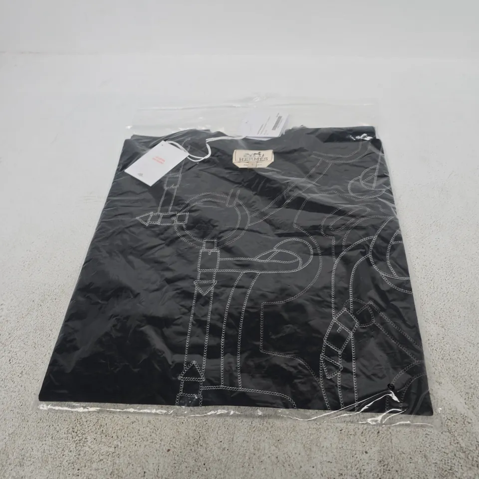 HERMÈS BLACK T‑SHIRT – PRINTED PATTERN, SIZE L