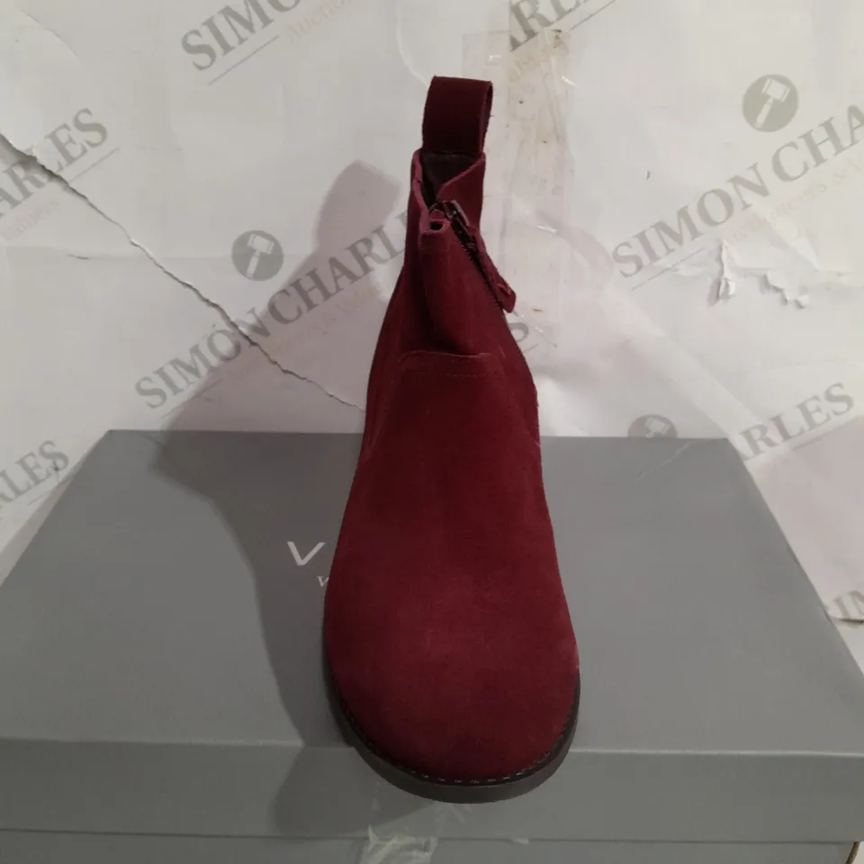 BOXED VIONIC VERA ANKLE BOOTS, BURGUNDY - SIZE 5
